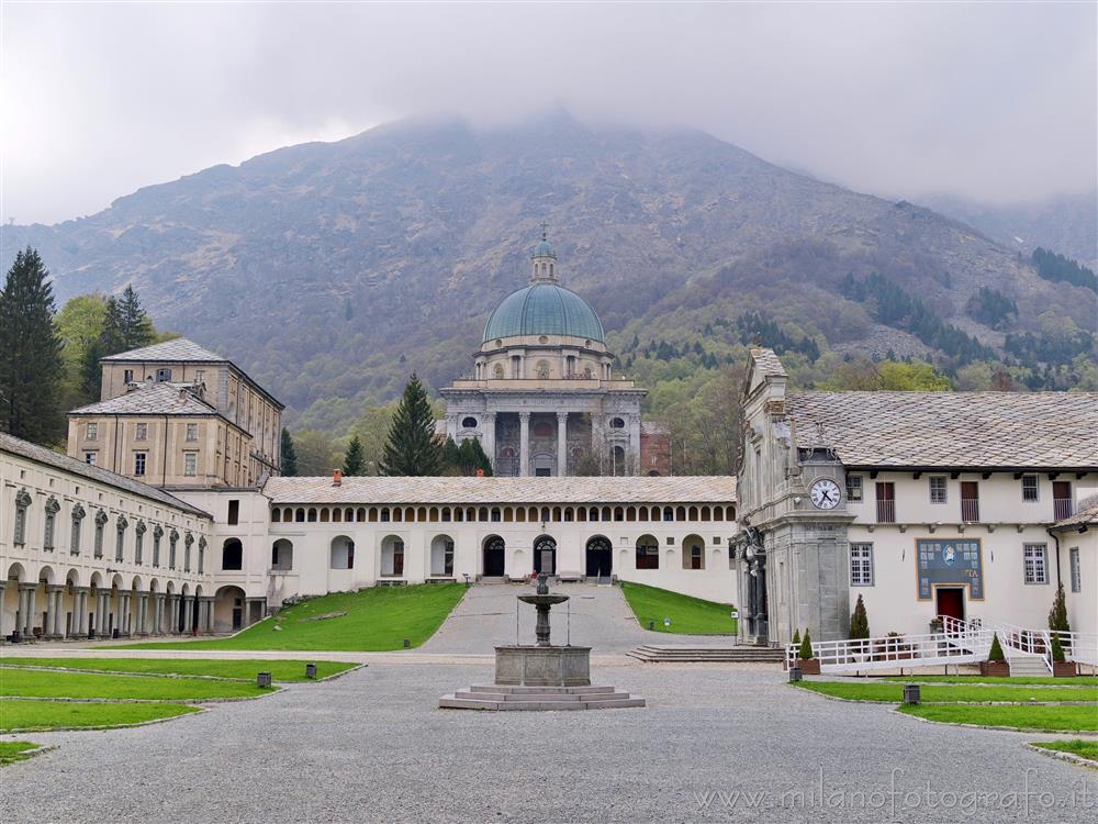 Biella - Cortile superiore del Santuario di Oropa